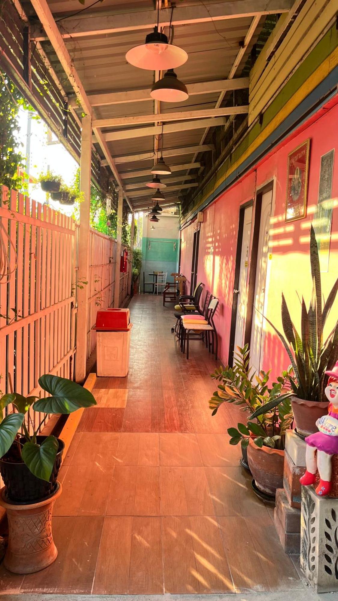 Pa Chalermchai Guesthouse Bangkok Exterior foto
